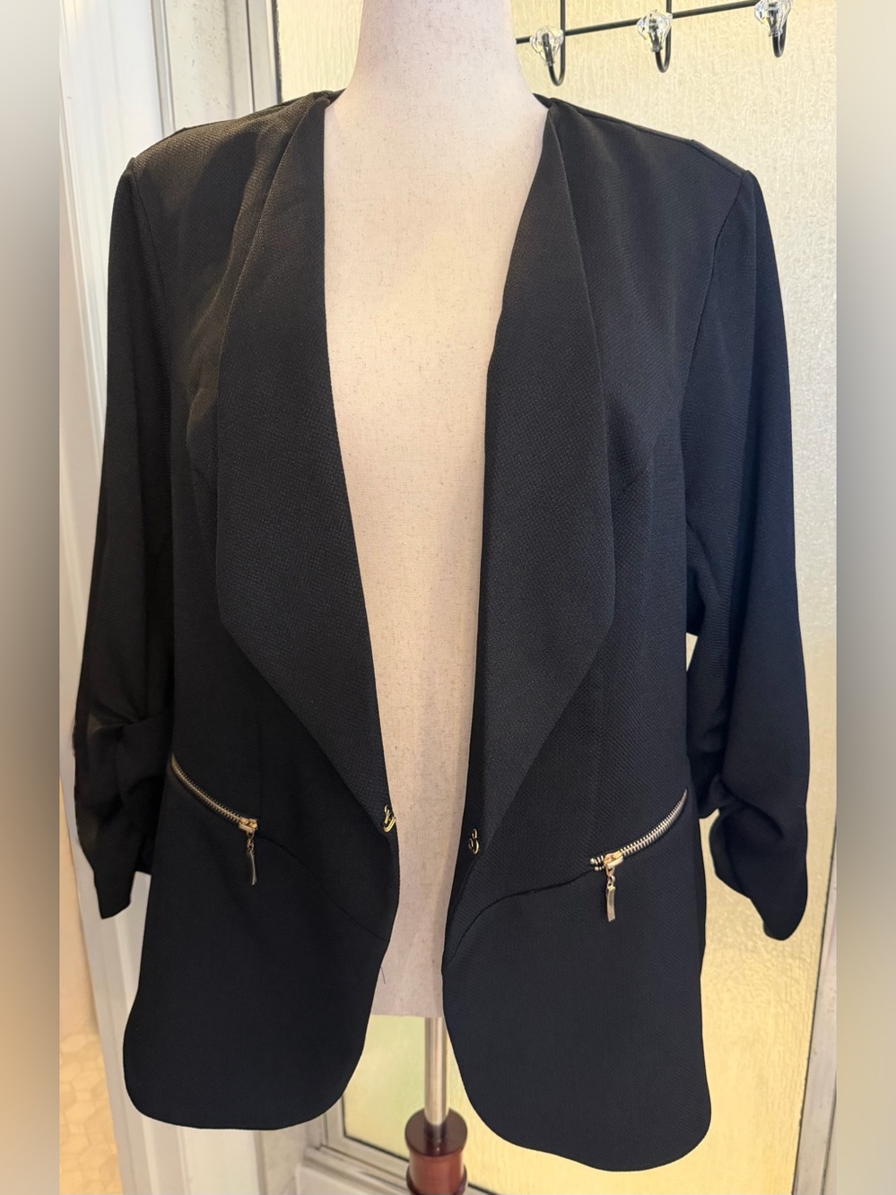 City Chic BNWT Black Drape Open Front Blazer Jacket XXL Gold Zip Pockets $55